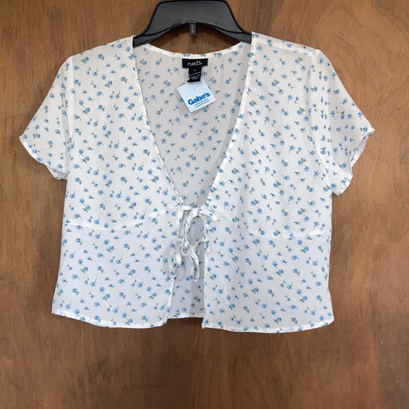 Rue21 Tops - Rue21 top floral print top ties in front boho summer casual beach S juniors
